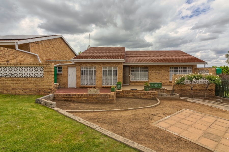3 Bedroom Property for Sale in Uitsig Free State